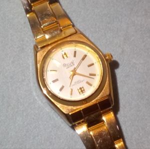Vintage "Acuet" Women's Gold Toned Water Resistant Quartz Watch